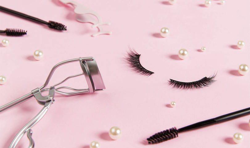 Amazing Eyelash Tools That Every Girl Needs